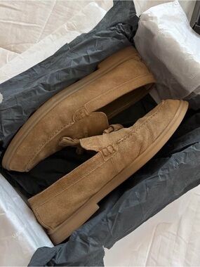 Massimo Dutti Suede Tassel Loafers in Tan